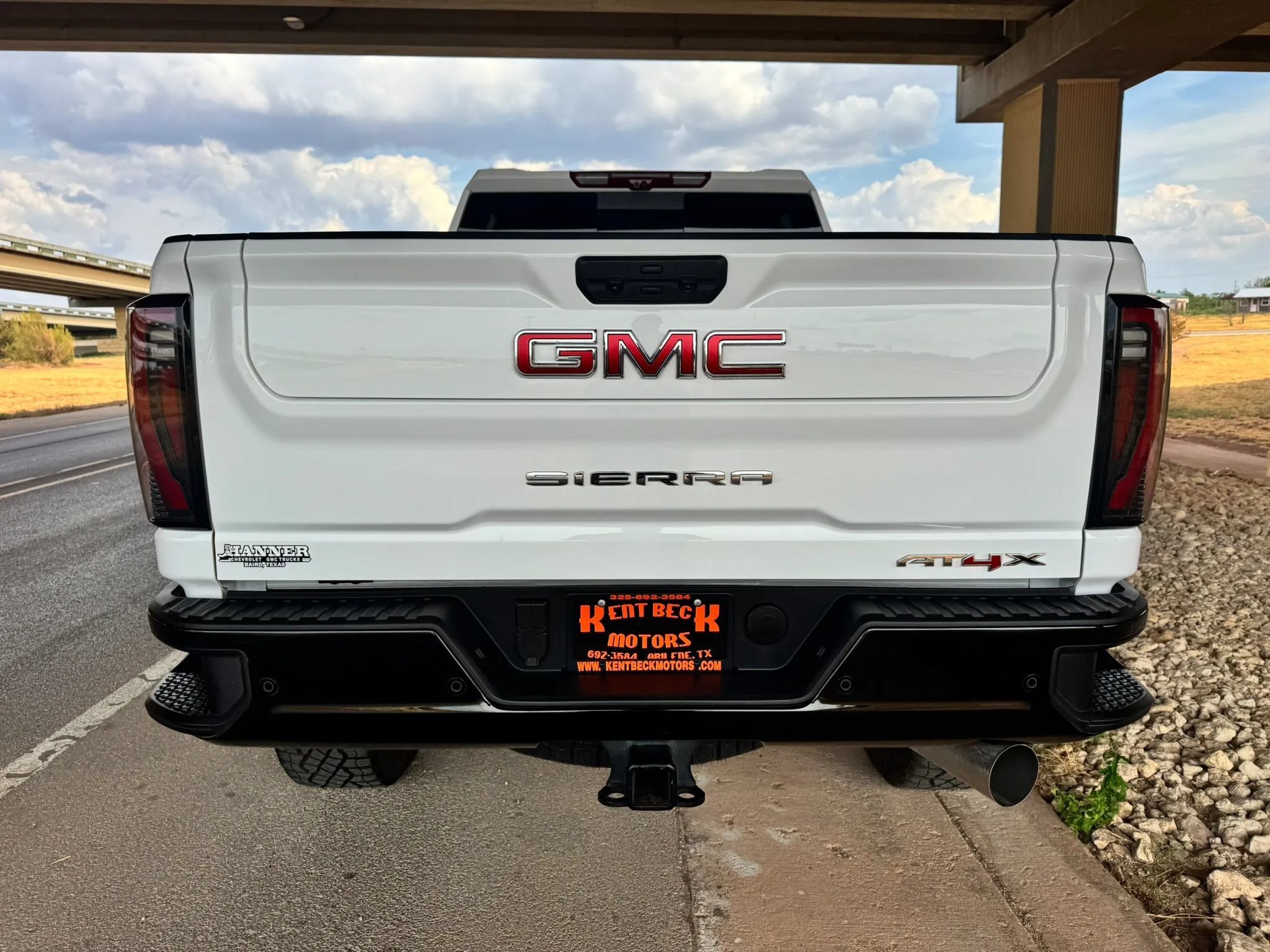 Used 2026 GMC Sierra 2500 AT4X AWD/4WD image 4