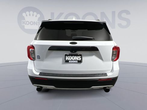 Used 2020 Ford Explorer XLT w/ Equipment Group 202A image 5