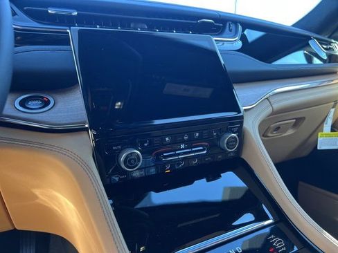 New 2025 Jeep Grand Cherokee Summit image 24