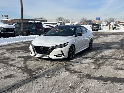 Used 2021 Nissan Sentra SR w/ SR Premium Package image 3