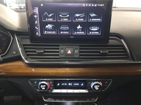 Used 2023 Audi Q5 2.0T Premium w/ Convenience Package image 19