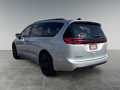 New 2026 Chrysler Pacifica Select w/ S Appearance Package image 5