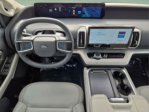 Used 2025 Ford Expedition Max Active image 17