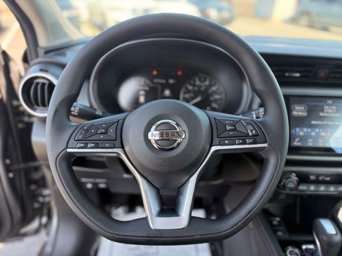 Used 2021 Nissan Kicks SV image 16