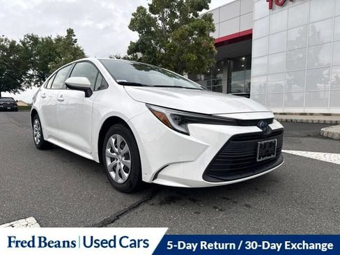 Used 2023 Toyota Corolla LE w/ Carpet Mat Package (TMS) FWD image 1