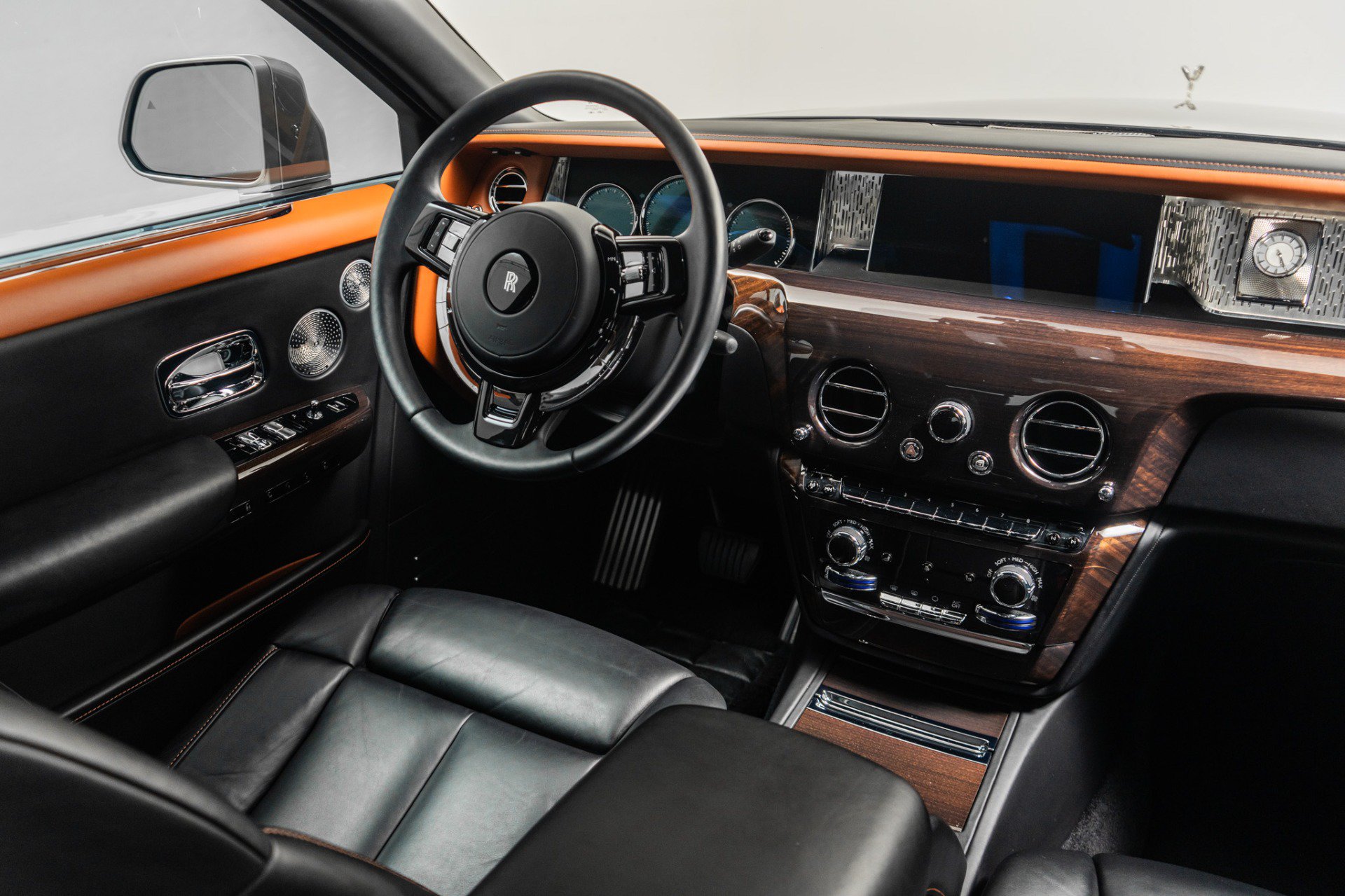 Used 2019 Rolls-Royce Phantom Sedan RWD image 28