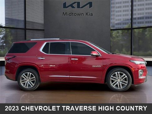 Used 2023 Chevrolet Traverse High Country image 2