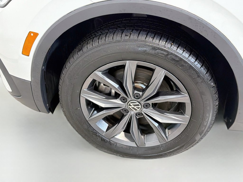 Used 2022 Volkswagen Tiguan SE AWD/4WD image 29