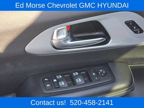 Used 2025 Chrysler Pacifica Limited FWD image 11