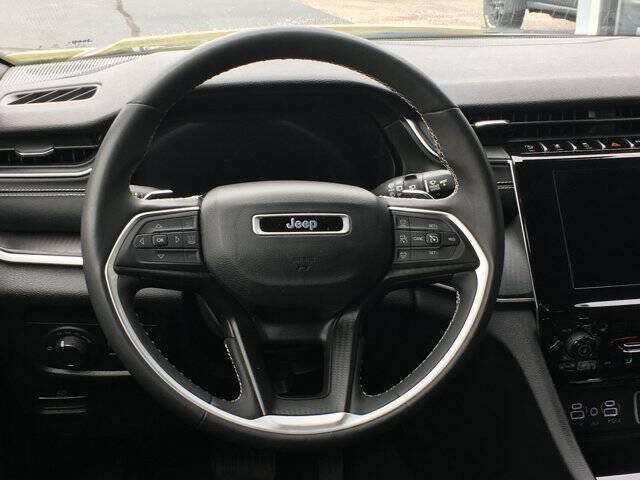 Used 2023 Jeep Grand Cherokee Altitude AWD/4WD image 9