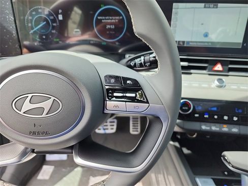 New 2025 Hyundai Elantra SEL image 22
