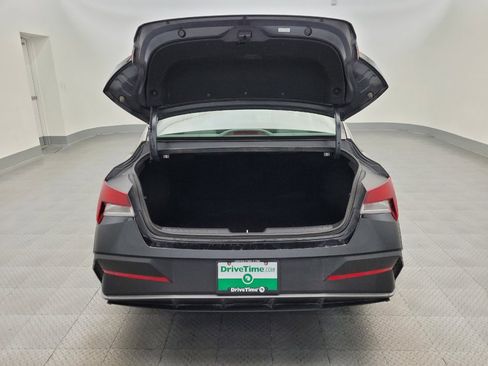 Used 2025 Hyundai Elantra SE image 29