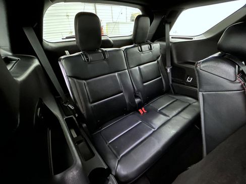 Used 2025 Ford Explorer ST-Line w/ ST-Line Street Pack image 19