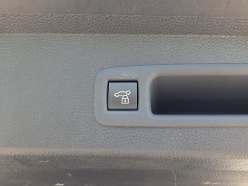 Used 2025 Toyota Sienna XLE image 10