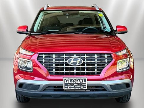 Used 2020 Hyundai Venue SEL FWD image 2