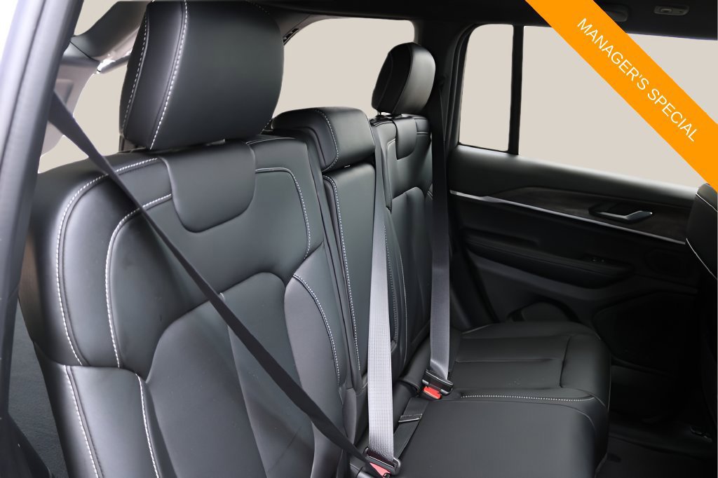 New 2026 Jeep Grand Cherokee Limited RWD image 16