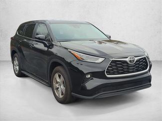 Certified 2024 Toyota Highlander LE video 3