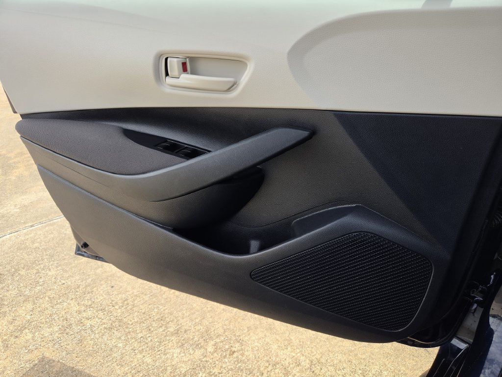 Used 2025 Toyota Corolla LE FWD image 25