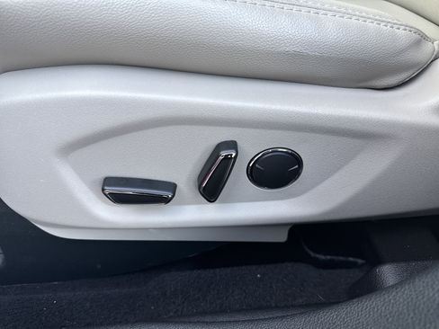 Used 2018 Ford Explorer XLT w/ Equipment Group 202A image 17