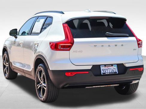 Certified 2026 Volvo XC40 B4 Core FWD image 5