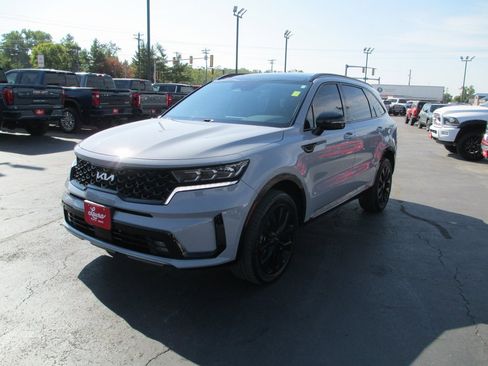 Used 2023 Kia Sorento SX image 9