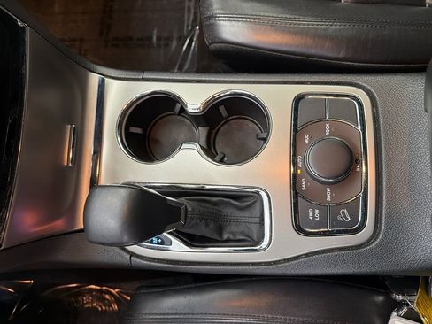 Used 2019 Jeep Grand Cherokee Limited image 30