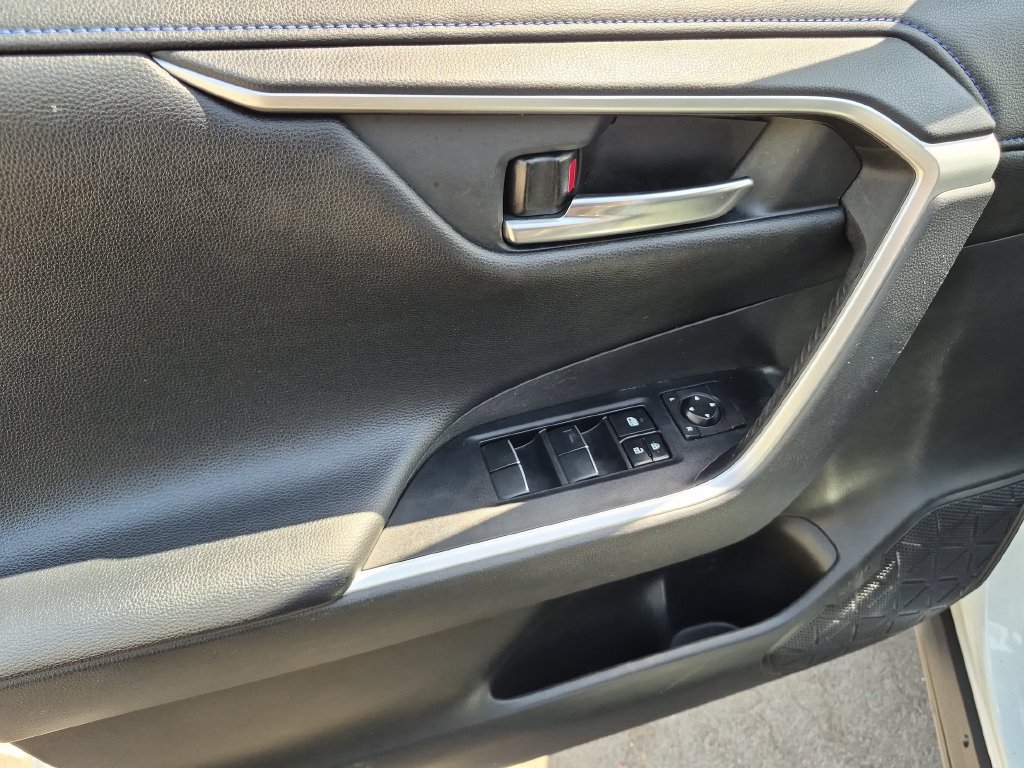 Used 2020 Toyota RAV4 XSE w/ Carpet Mat Package AWD/4WD image 13