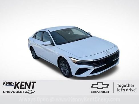 Used 2025 Hyundai Elantra Blue image 1