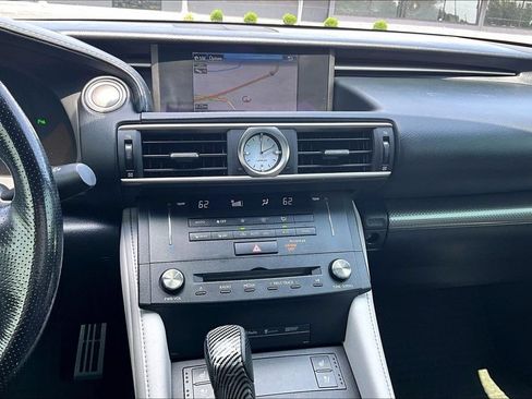 Used 2016 Lexus RC 200t RWD image 31