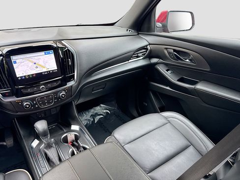 Used 2023 Chevrolet Traverse Premier FWD image 25