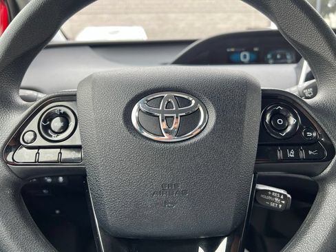 Certified 2022 Toyota Prius LE FWD image 31