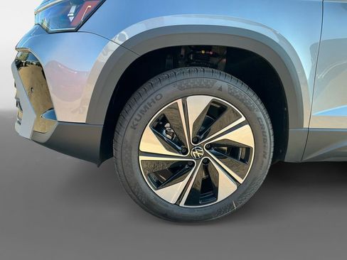 New 2025 Volkswagen Taos SE image 14