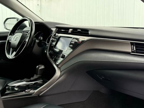 Used 2020 Toyota Camry SE w/ Convenience Package image 18