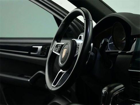 Used 2020 Porsche Cayenne S image 35