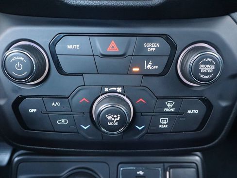 Used 2021 Jeep Renegade Latitude AWD/4WD image 20