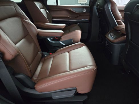 New 2026 Lincoln Navigator Reserve AWD/4WD image 19