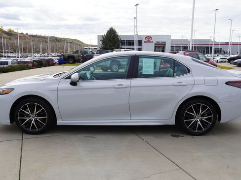 Certified 2024 Toyota Camry SE image 5