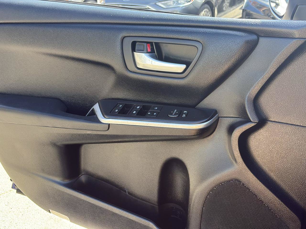 Used 2016 Toyota Camry SE FWD image 19
