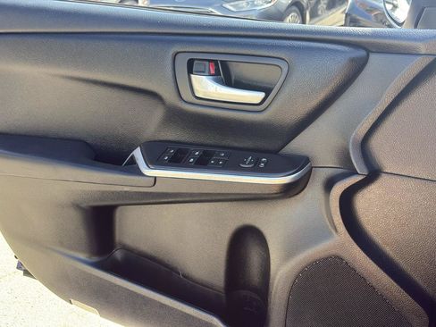 Used 2016 Toyota Camry SE FWD image 19