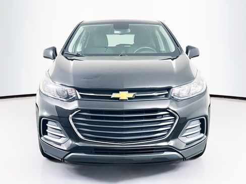 Used 2020 Chevrolet Trax LS image 2