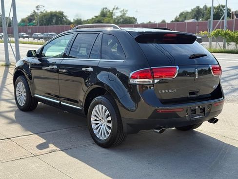 Used 2015 Lincoln MKX FWD w/ Walnut Swirl Wood Package image 10