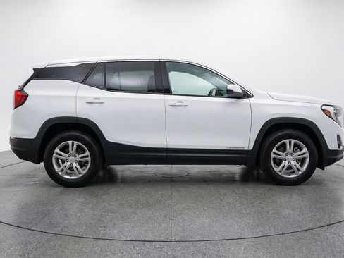 Used 2024 GMC Terrain SLE FWD image 11