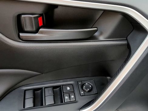 Certified 2025 Toyota RAV4 LE AWD/4WD image 23