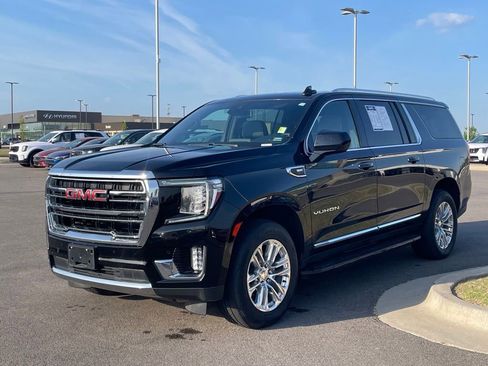 Used 2023 GMC Yukon XL SLT AWD/4WD image 3