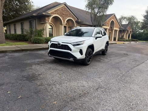 Used 2025 Toyota RAV4 SE AWD/4WD image 5