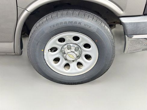 Used 2011 Chevrolet Express 1500 LT w/ LT Preferred Equipment Group image 30