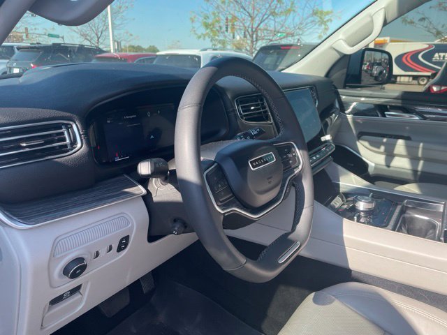 Used 2022 Jeep Wagoneer Series III w/ Premium Group I AWD/4WD image 10