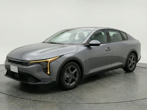 Used 2025 Kia K4 FWD image 3
