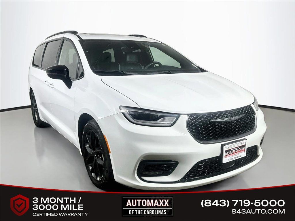 Used 2025 Chrysler Pacifica Limited FWD image 1