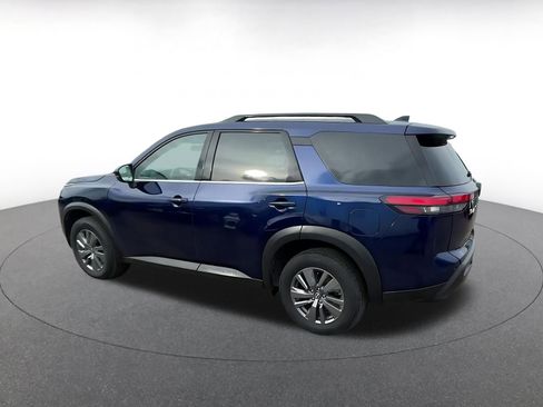 Used 2025 Nissan Pathfinder SV image 10